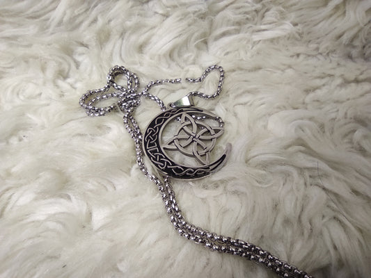 Stainless steel witch's knot