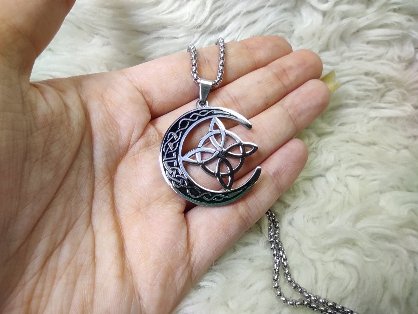 Stainless steel witch's knot