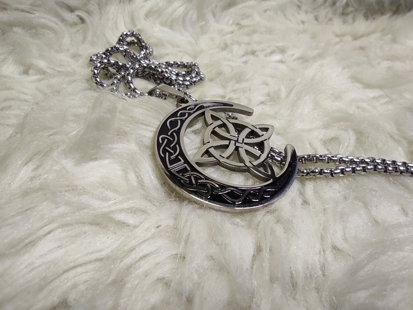 Stainless steel witch's knot