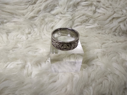 Triquetra ring made of stainless steel