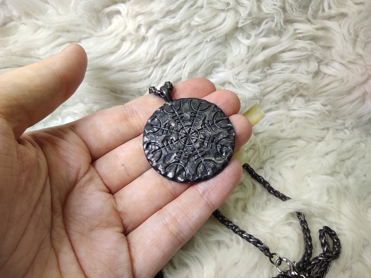 Double-sided amulet Vegvísir