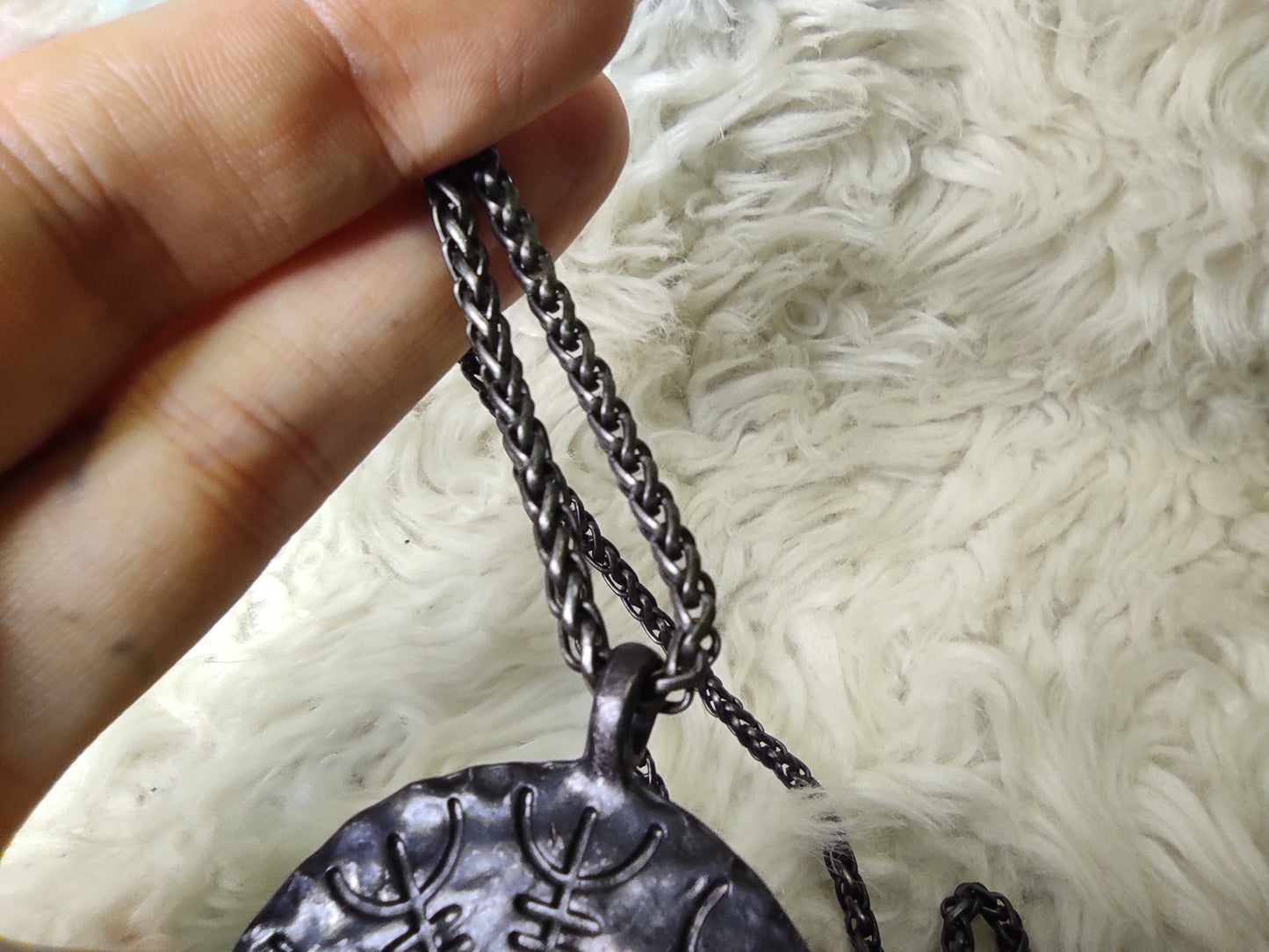 Double-sided amulet Vegvísir