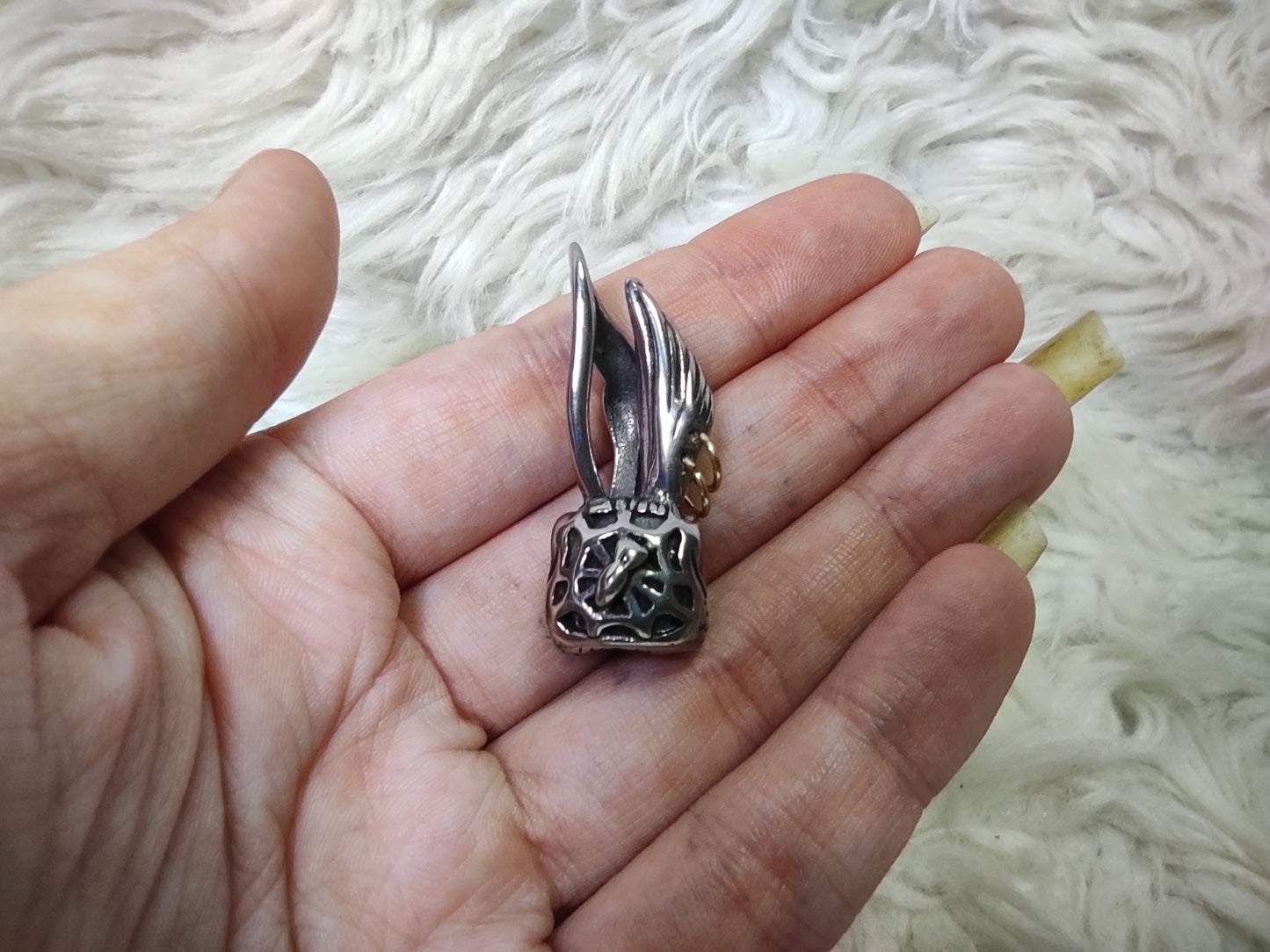 Pendant rabbit with red eyes of stainless steel