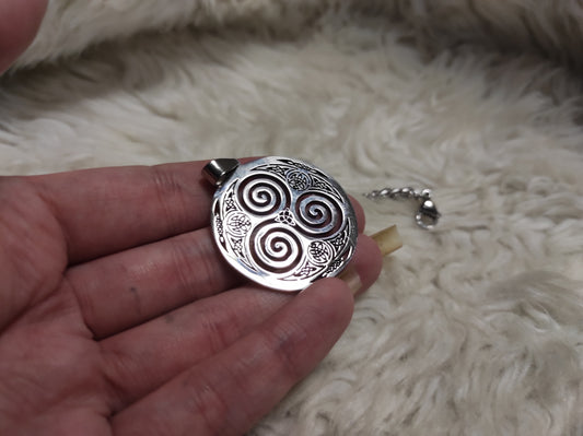 Triskelion rond en argent