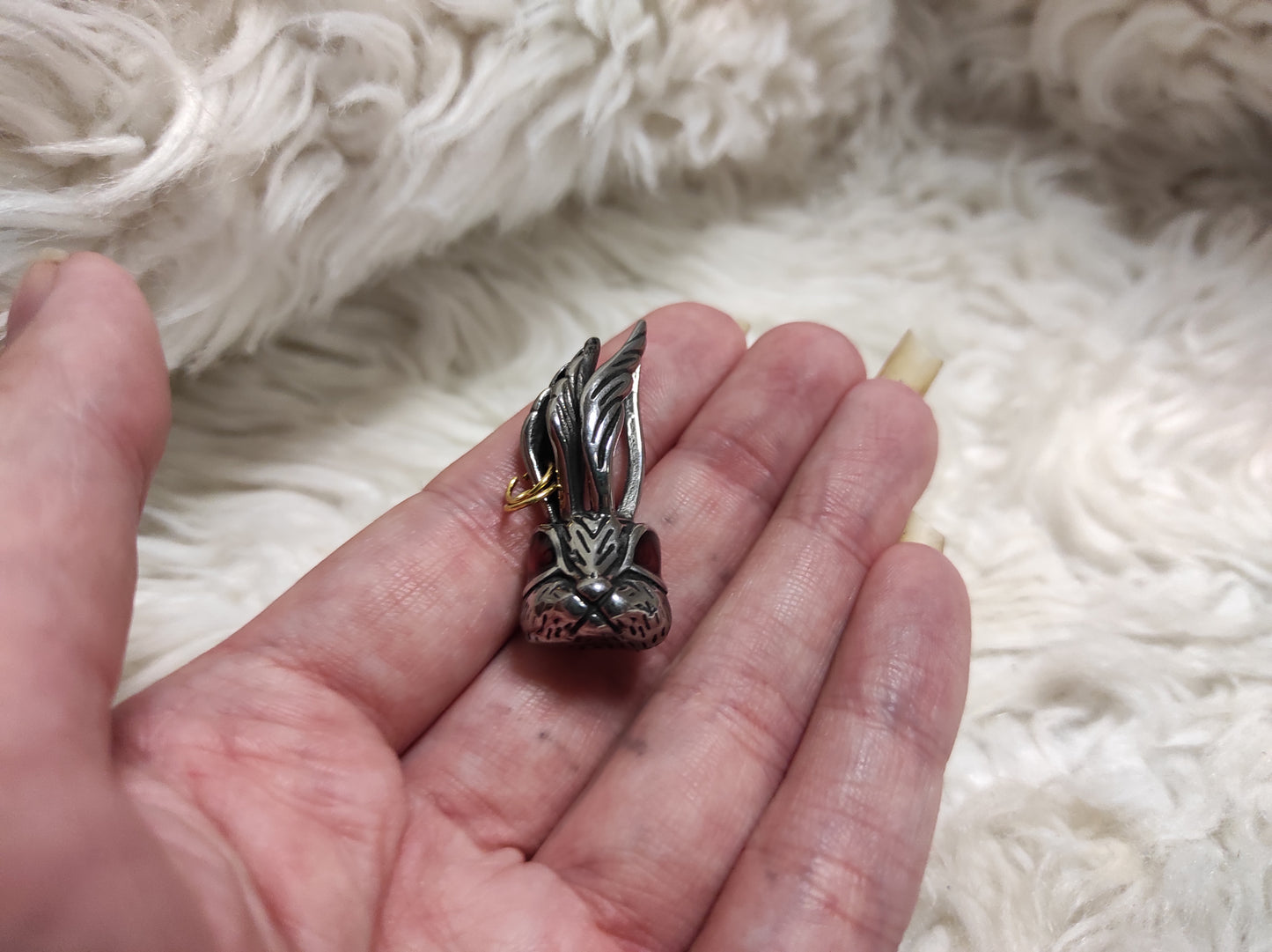 Pendant rabbit with red eyes of stainless steel